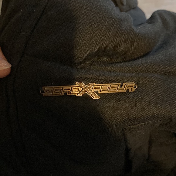 Boys dark blue winter coat. EUC worn only 2 or 3 times. Size boys 10/12 - Picture 9 of 9